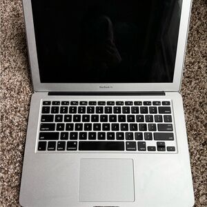 Apple 13” MacBook Air (1.8 GHz dual-core Intel Core i5, 8GB RAM, 128 GB SSD)